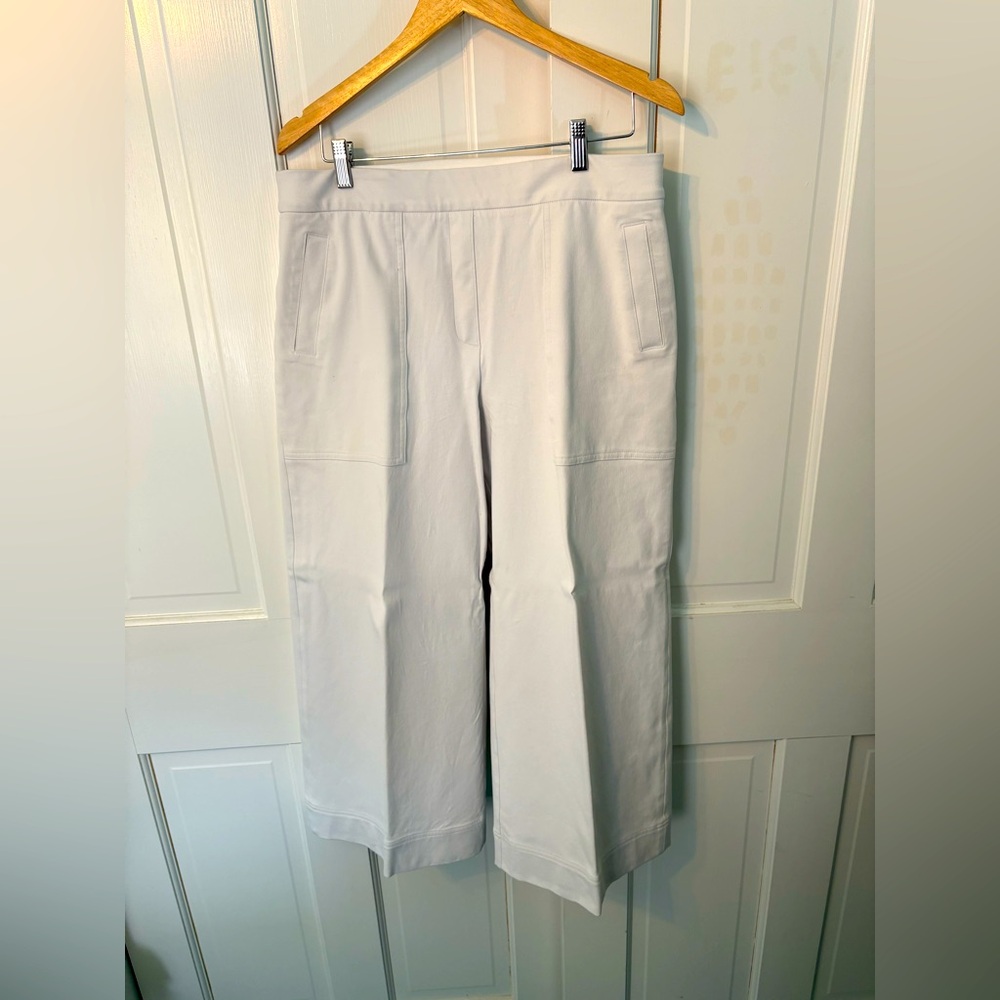 Spanx wide legged cropped pant. White size 16